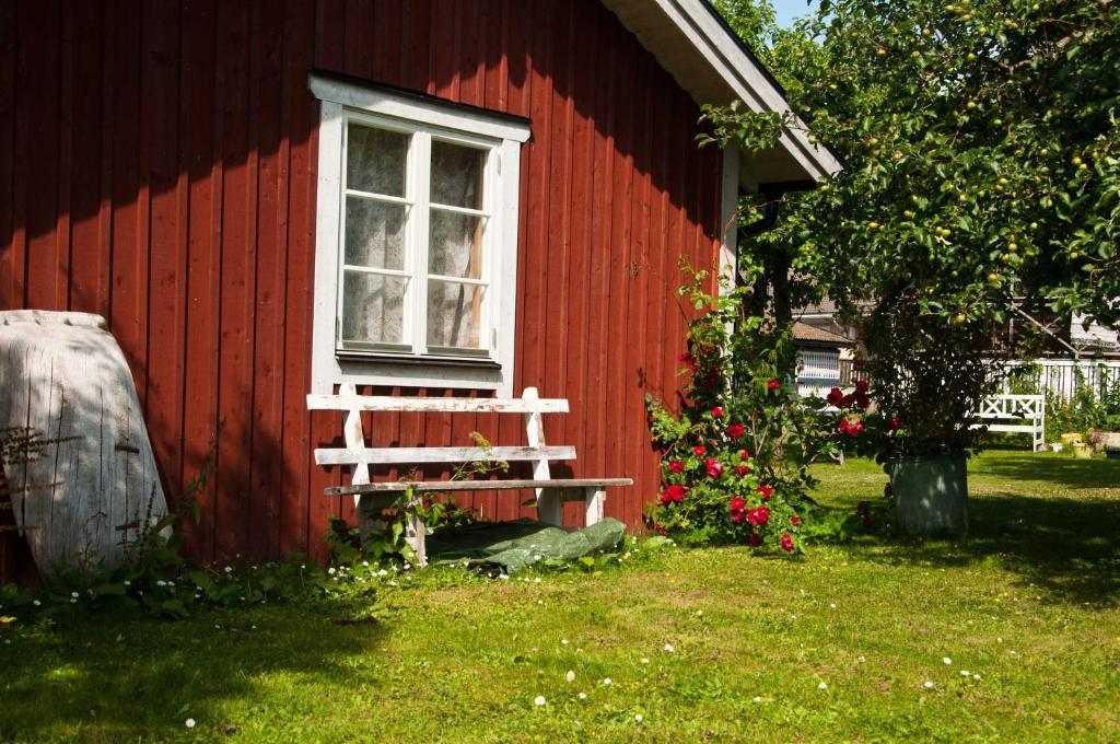 Hotel Pensionat Granparken Norrtälje Exterior foto