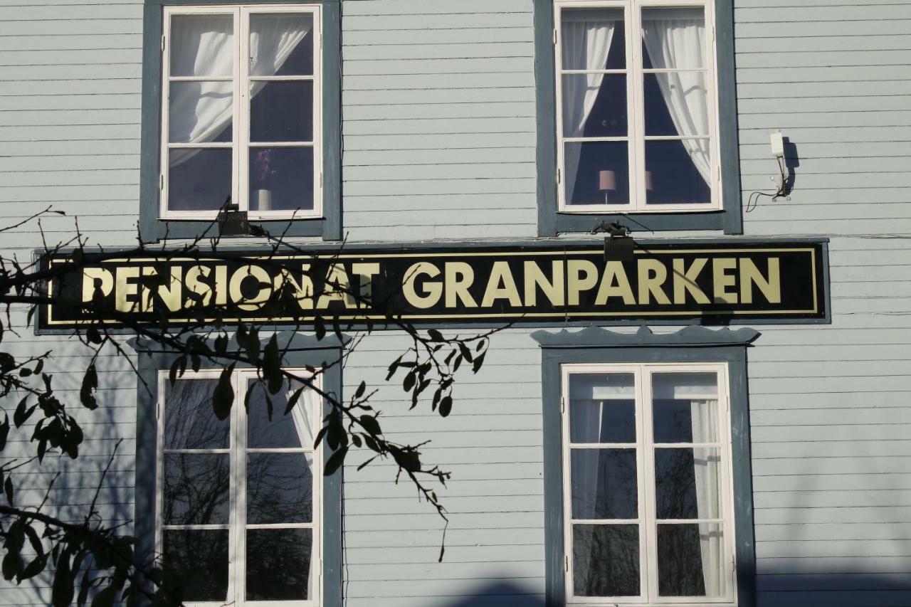 Hotel Pensionat Granparken Norrtälje Exterior foto